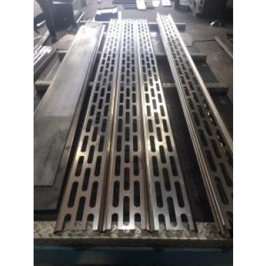 THANH LAM TÔN ĐỤC LỖ BẢN 140MM