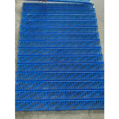 lam C84 đục lỗ 