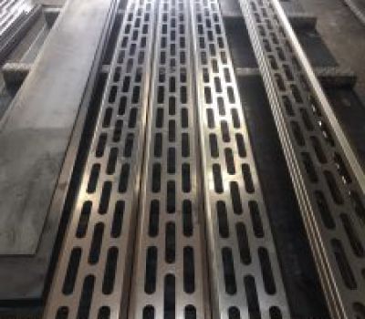 THANH LAM TÔN ĐỤC LỖ BẢN 140MM