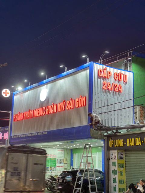thi-cong-bien-hieu-thanh-lam-cho-nha-thuoc-tai-tphcm