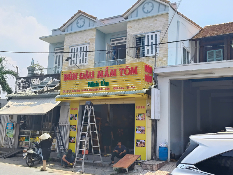 thi công biển quảng cáo thanh lam tôn