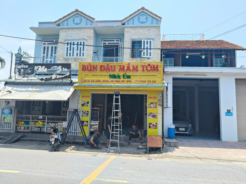 thi công biển quảng cáo thanh lam tôn
